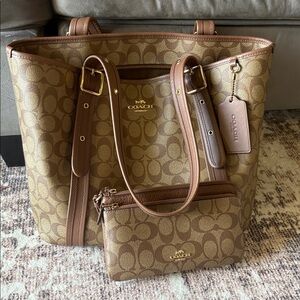 Coach 2pc Elegant Tan Designer Tote Bag Set